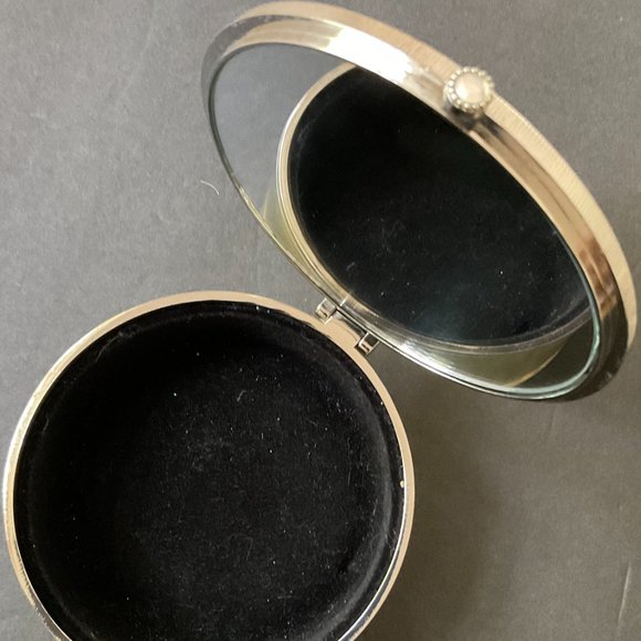 VINTAGE Jewelry or Trinket Hinged Round Metal Lined Box EUC - Picture 7 of 8